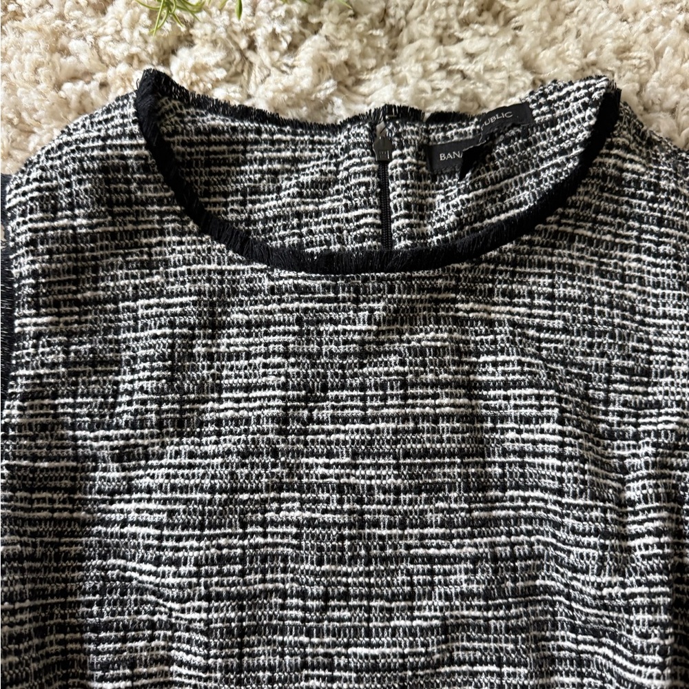 Banana Republic Chic Black and White Tweed Jacket - Picture 4 of 7